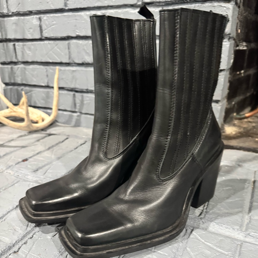 Chic Black Heeled Boots for Women